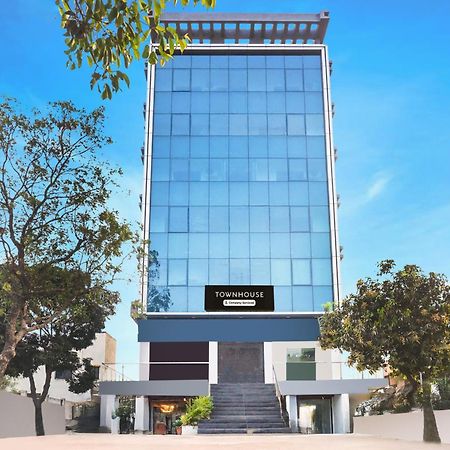 Super Townhouse Lohegaon Near Pune Airport Formerly Landmark Regency Lohogaon Luaran gambar