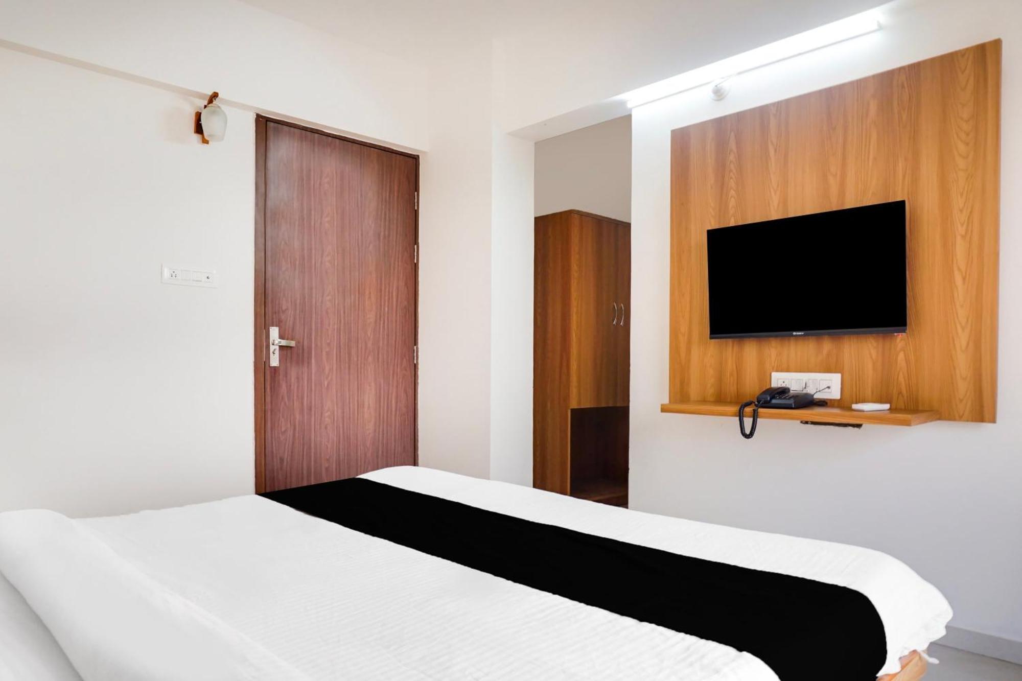 Super Townhouse Lohegaon Near Pune Airport Formerly Landmark Regency Lohogaon Luaran gambar