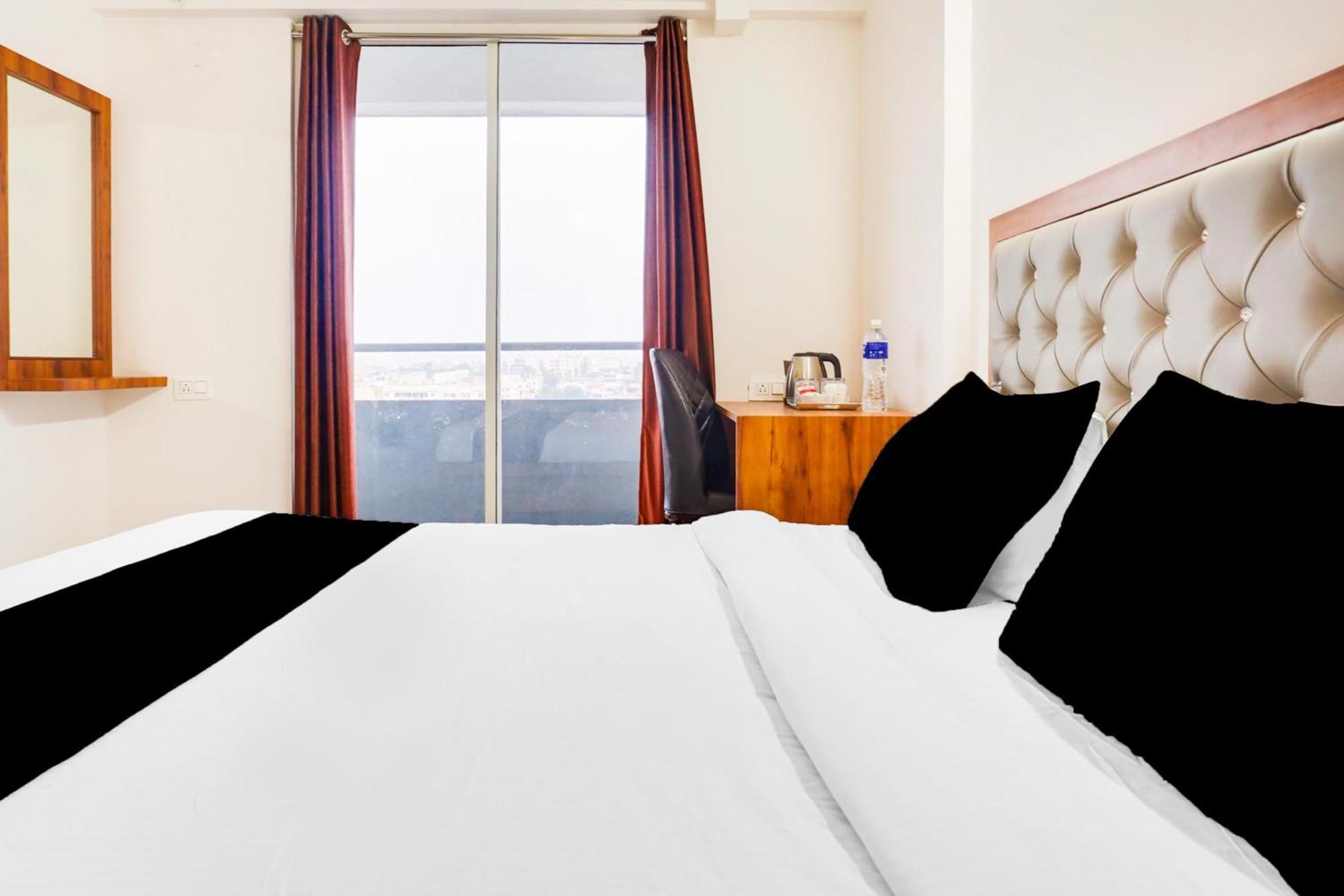 Super Townhouse Lohegaon Near Pune Airport Formerly Landmark Regency Lohogaon Luaran gambar